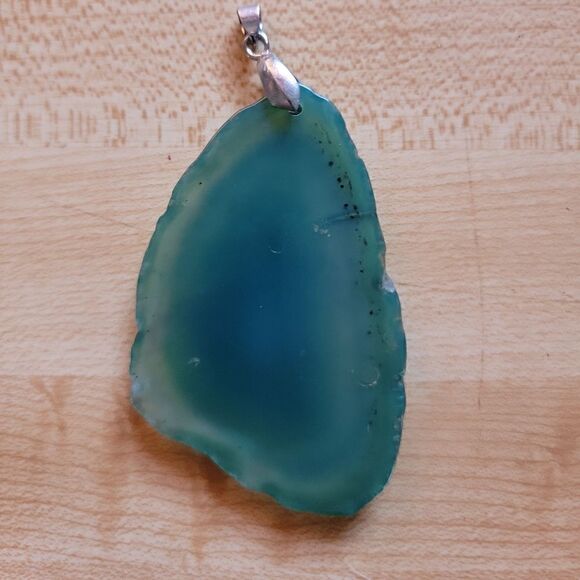 Green Agate Pendant With Painted Bird - Picture 2 of 5